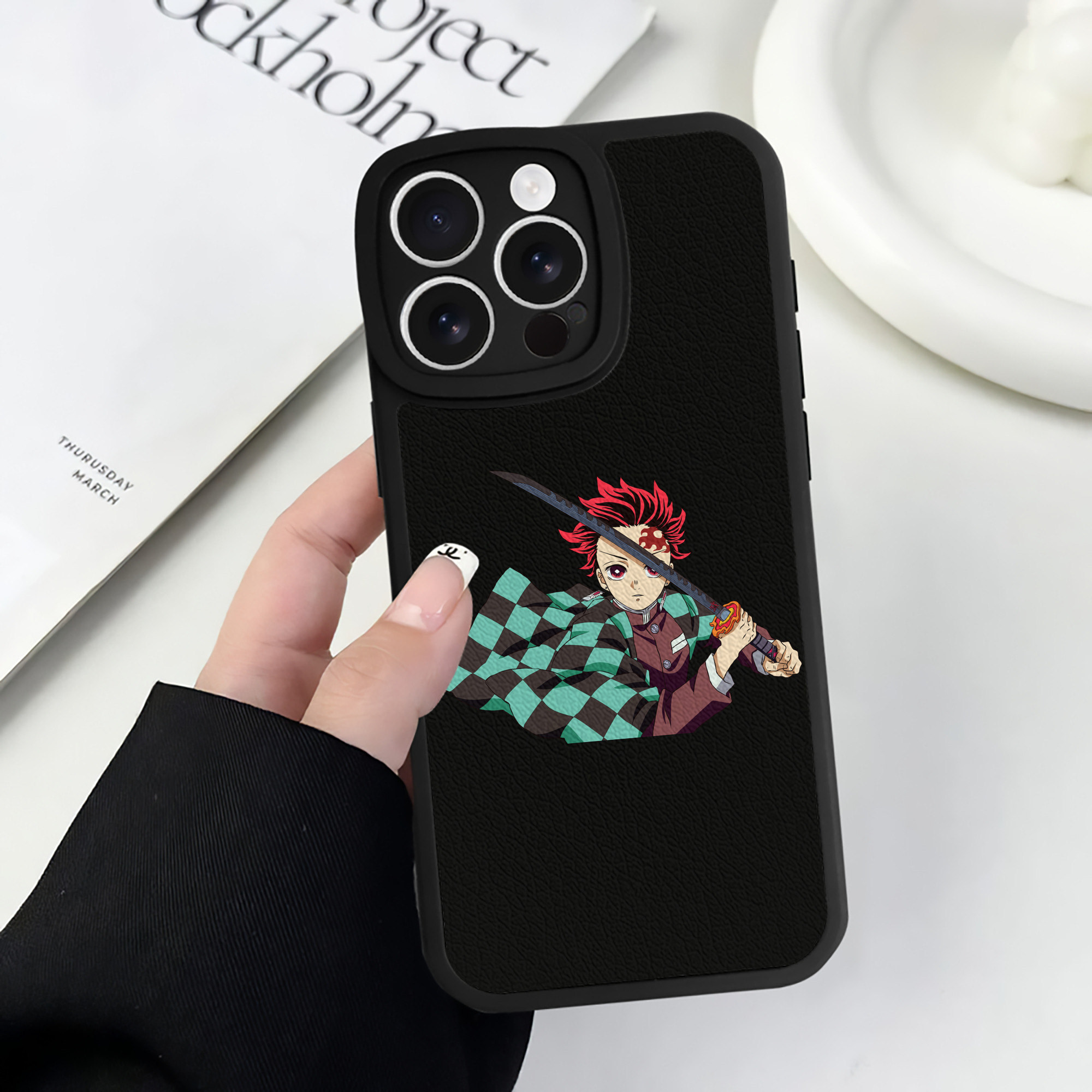 （画像用） 鬼滅の刃 竈門 炭治郎／かまど たんじろう Kamado Tanjirou 【iPhone 16シリーズ対応】シリコンスマホケース（レザー調） 材質：シリコン